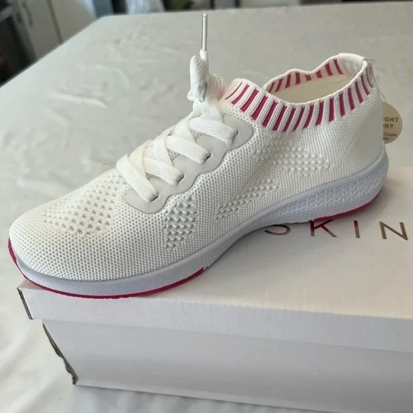 🆕 - New in box- Danskin Peace slip-on tennis shoes - Picture 5 of 9